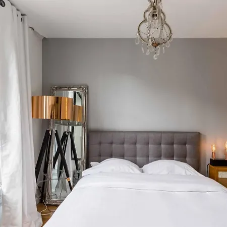 Veeve - Artistic Excellence In The Marais Apartment